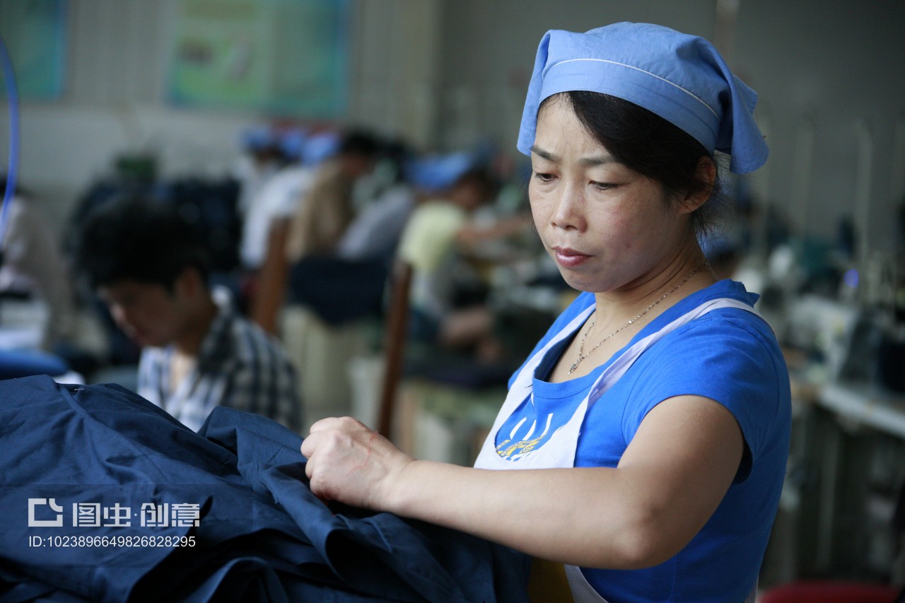 秋艷服裝廠女工 用巧手縫制走向世界的勞保服